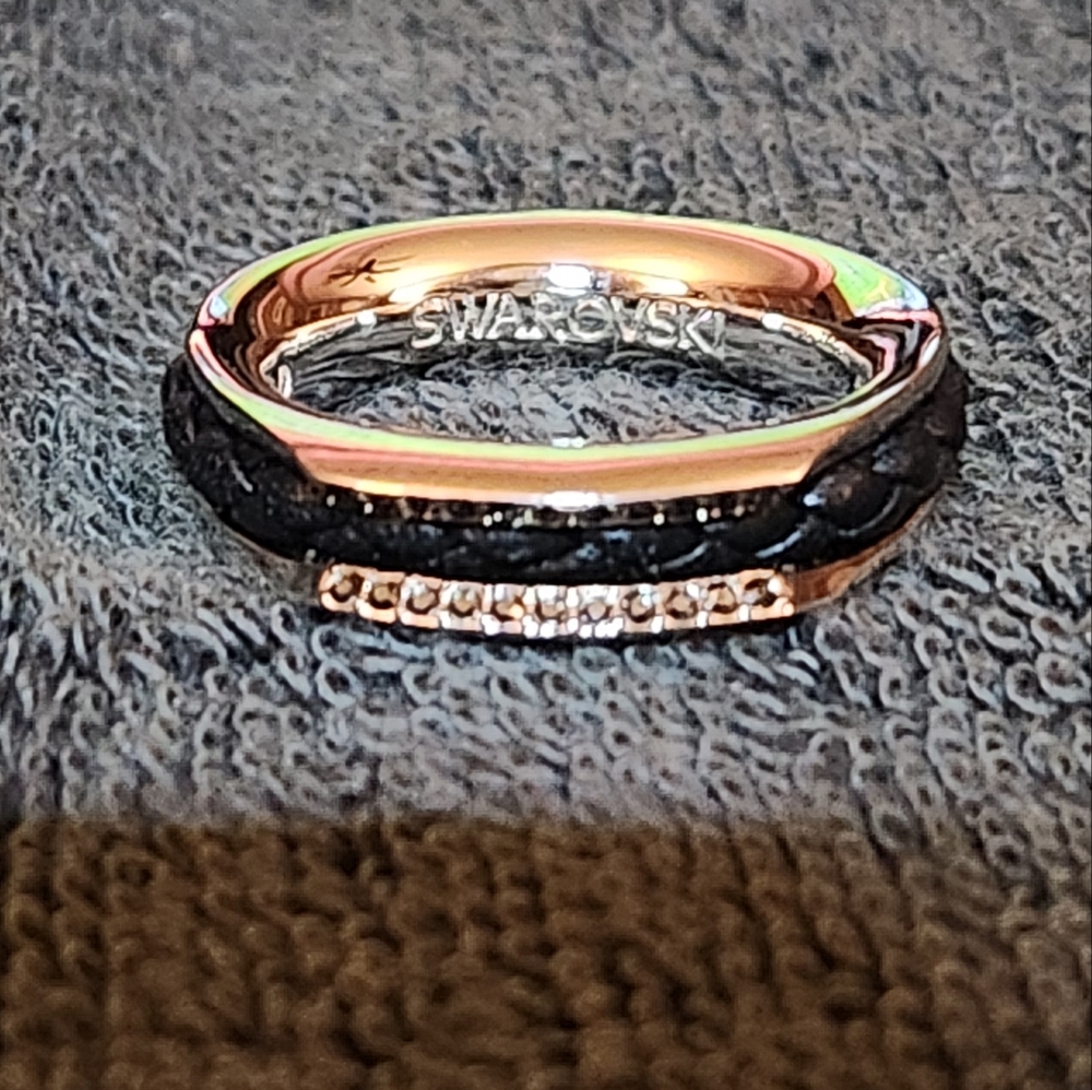 Mens Swarovski silver tone ring with crystals and leather style